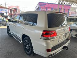 تۆیۆتا لاند کروزەر